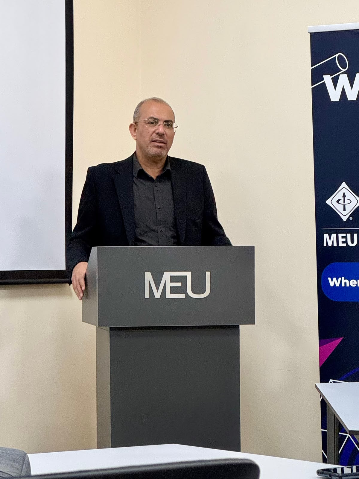 منبر جامعة الشرق الأوسط (MEU)