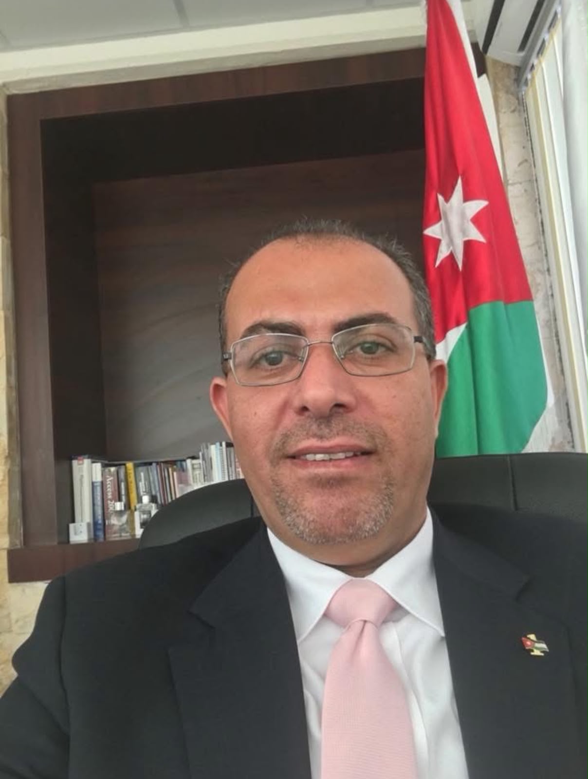 من مكتبي — تحت العلم الأردني