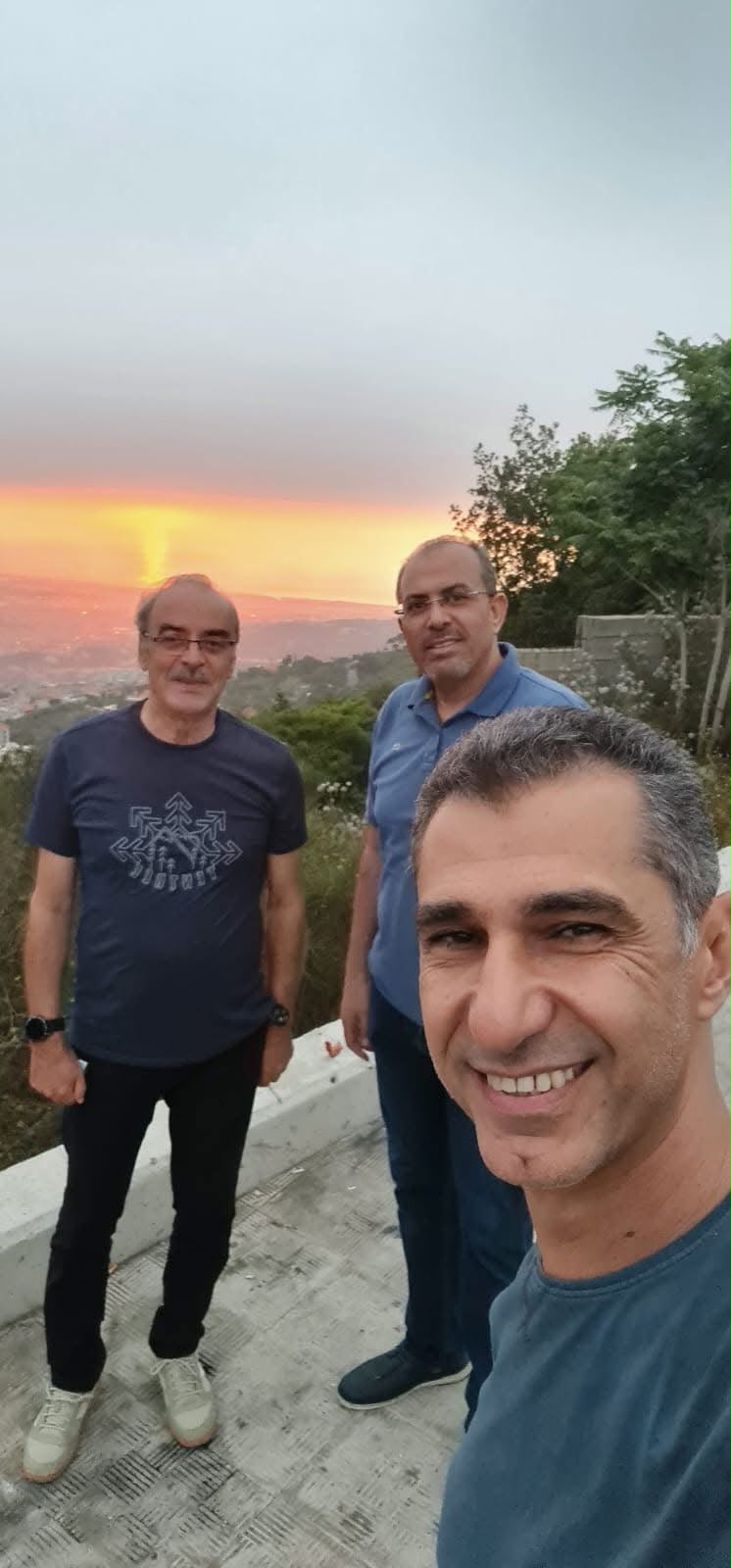 غروبٌ فوق بيروت — مع الأصدقاء