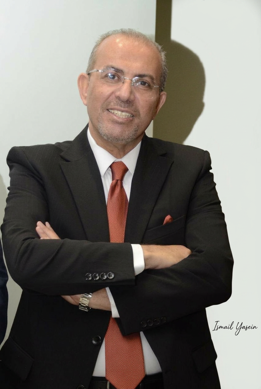 صورةٌ شخصيّة موقّعة — Ismail Yasein